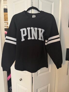 🇺🇸🎉PINK Victoria's Secret by Victoria's Secret Black Crewneck Sweatshirt